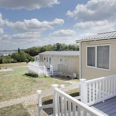 Mercury Yacht Harbour And Holiday Park Lower Swanwick ภายนอก รูปภาพ