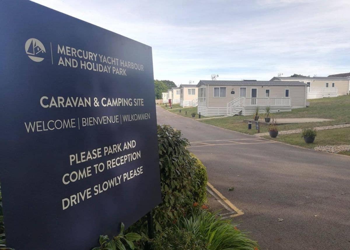 Mercury Yacht Harbour And Holiday Park Lower Swanwick ภายนอก รูปภาพ