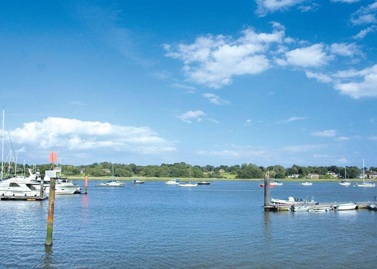 Mercury Yacht Harbour And Holiday Park Lower Swanwick ภายนอก รูปภาพ